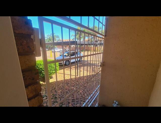 2 BEDROOM APARTMENT FOR SALE IN HIGHVELD